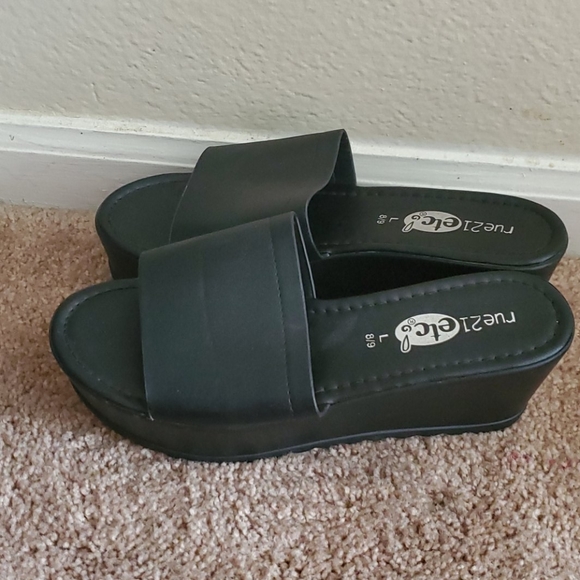 Shoes - Picture 2 of 2